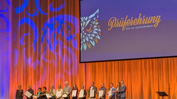 Die ausgezeichneten Prüfer auf der Bühne