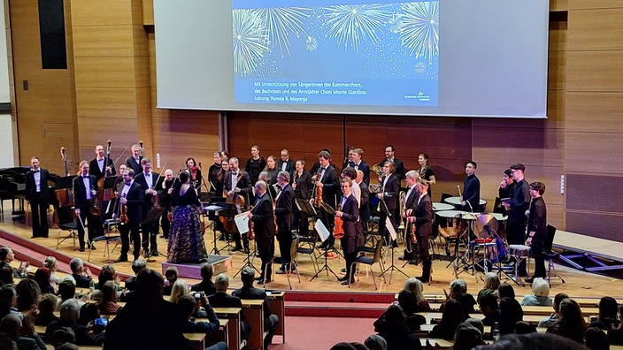 Das Orchester auf der Bühne beim Akademischen Konzert der TU Ilmenau